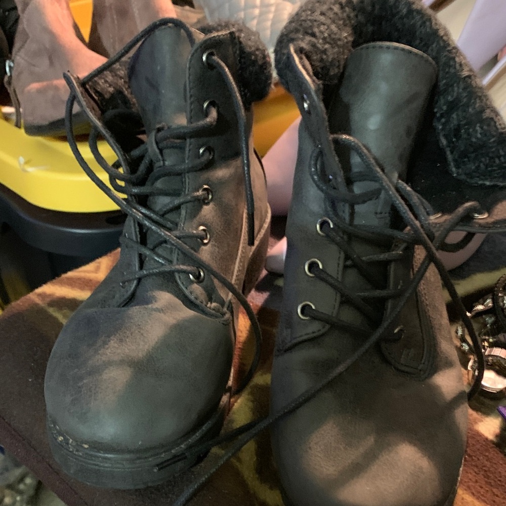 Blue Suede Shoes Black Lace-Up Ankle Boots size 8